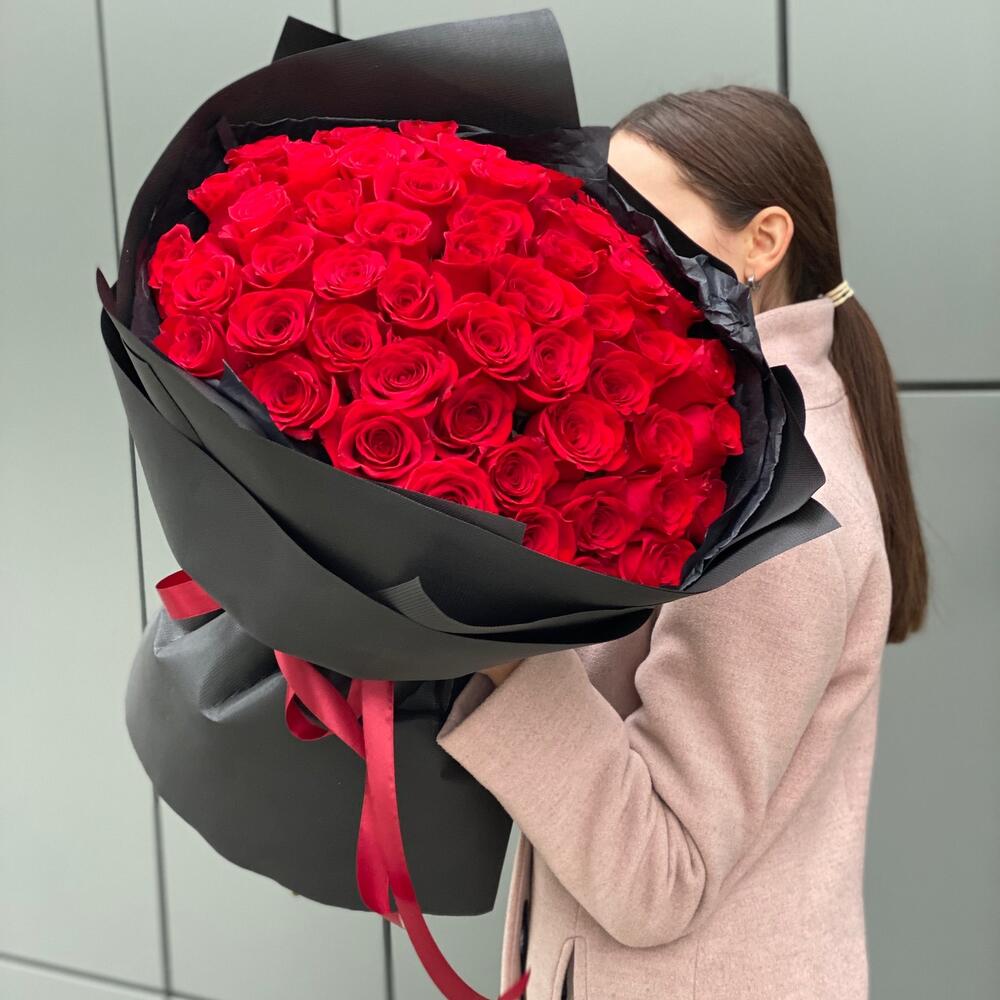Букет Страстный Гранд из 51 красной розы
