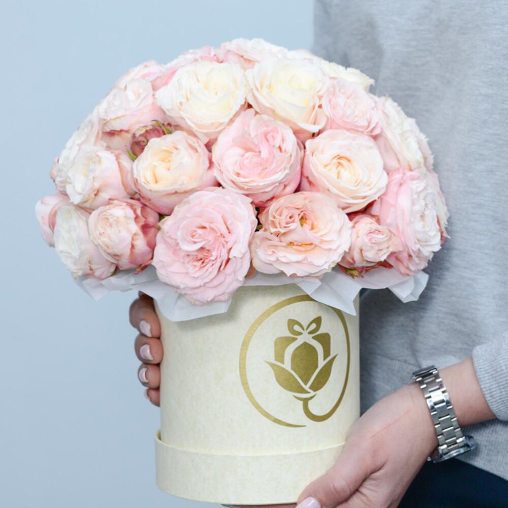 Шляпная коробка HANNA из пионовидных роз